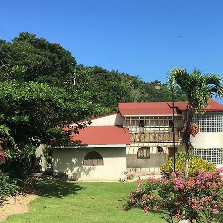 Teresinajamaica Hotel Saint Ann's Bay Exterior photo