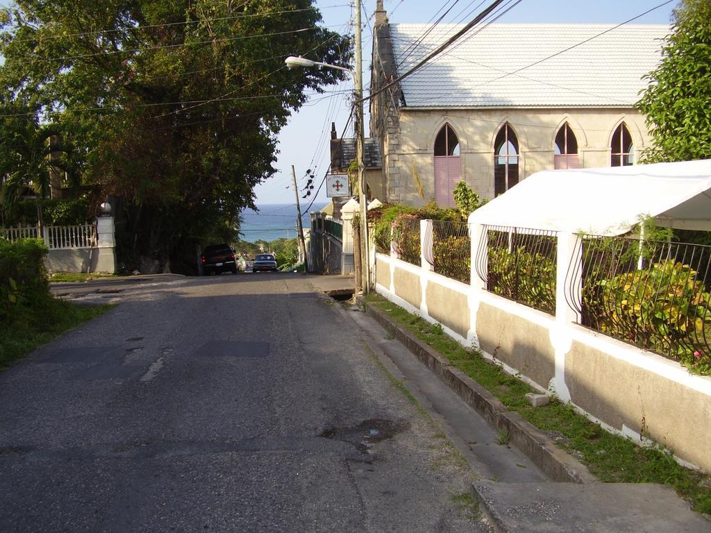 Teresinajamaica Hotel Saint Ann's Bay Exterior photo