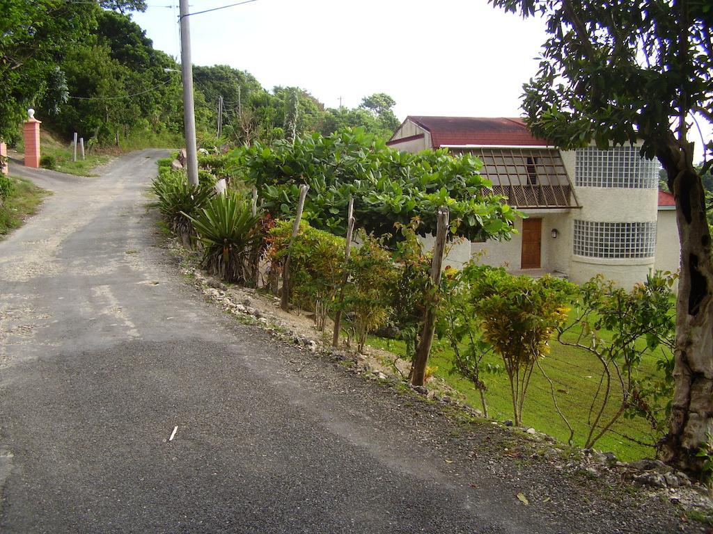 Teresinajamaica Hotel Saint Ann's Bay Exterior photo