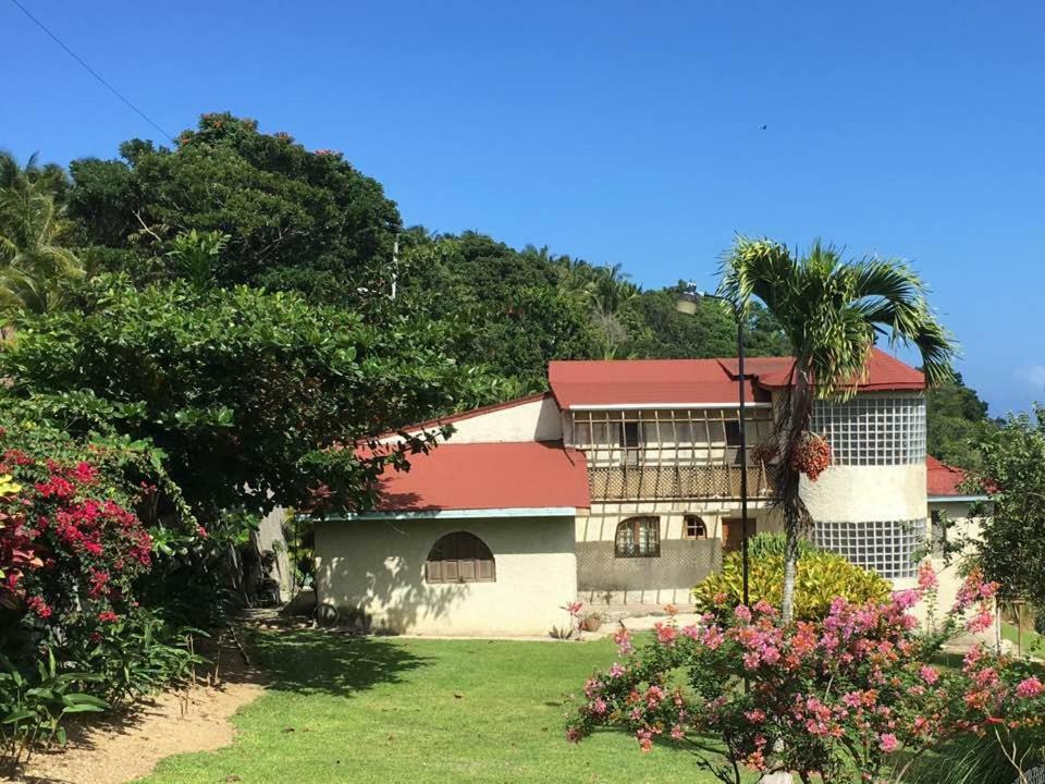 Teresinajamaica Hotel Saint Ann's Bay Exterior photo